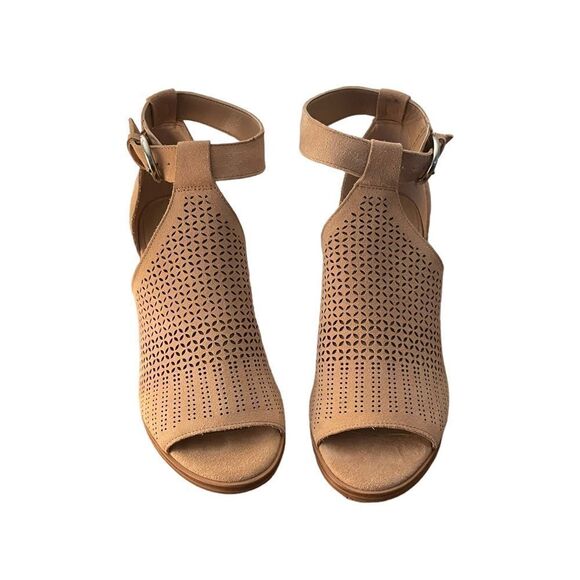 Marc Fisher Vixen Cutout Suede Sandals Size 8 - Picture 3 of 9